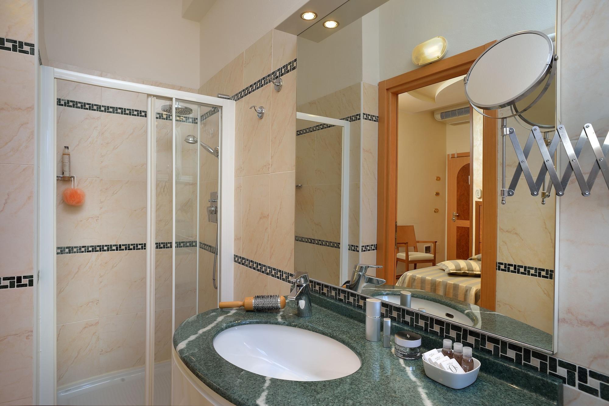 בולוניה Astor Hotel מראה חיצוני תמונה