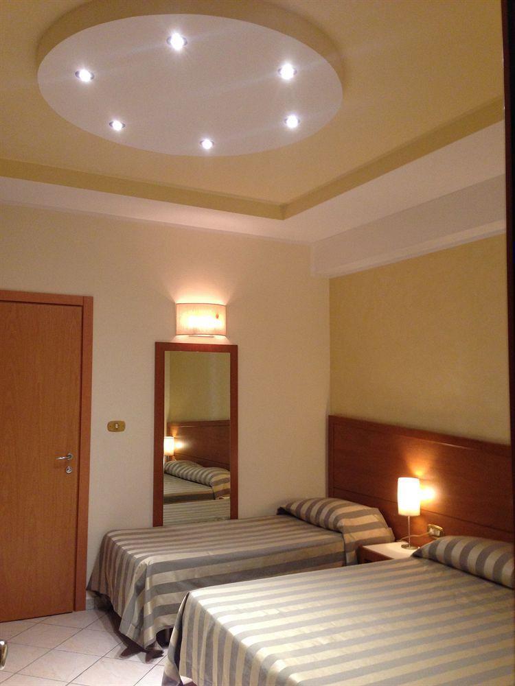 בולוניה Astor Hotel מראה חיצוני תמונה