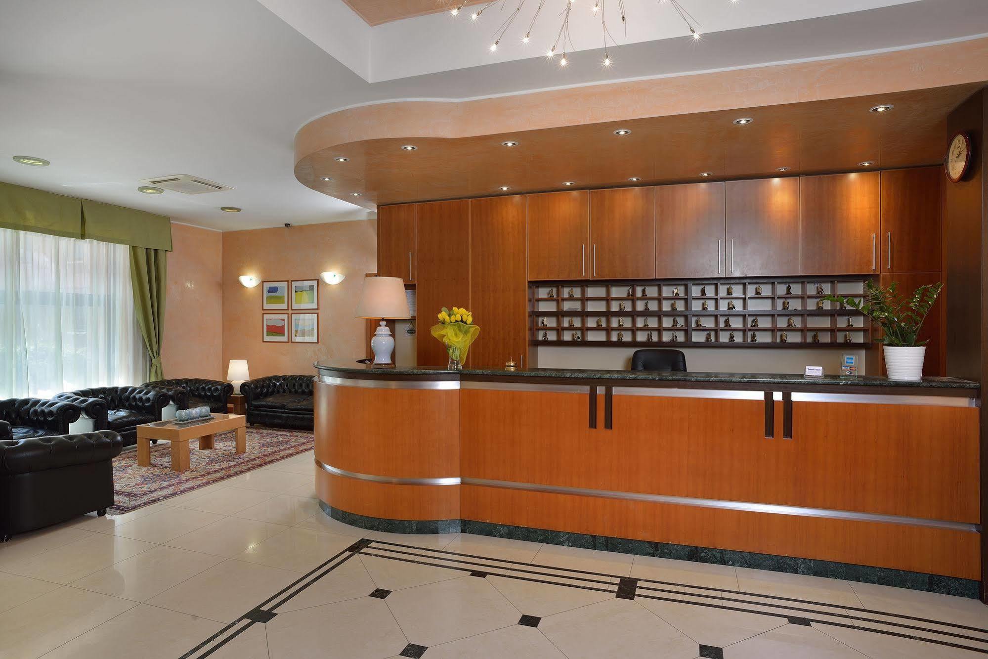 בולוניה Astor Hotel מראה חיצוני תמונה